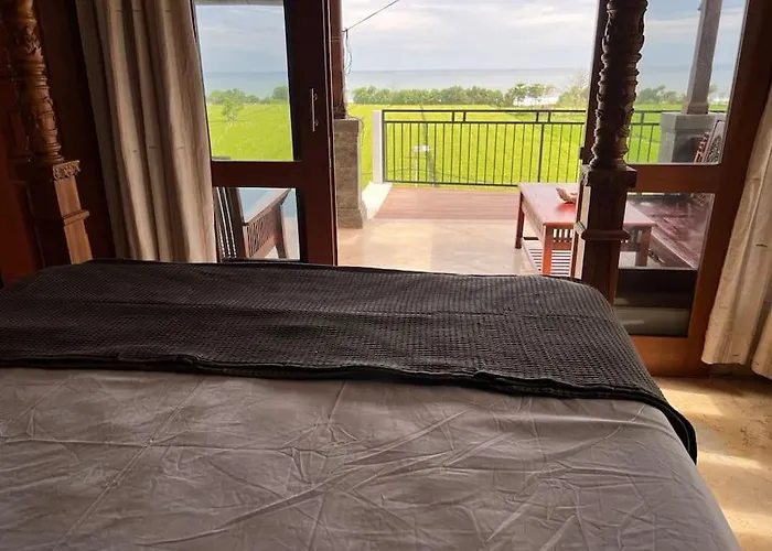 Ocean Views, Peaceful Living Vakantiehuis Airsatang