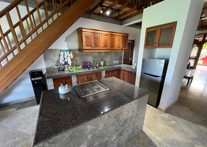 Ocean Views, Peaceful Living بيت للعطل